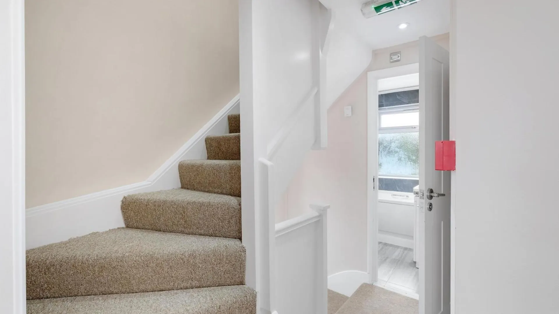 Holiday home Stylish 4-Bedroom, 2-Bathroom Home In Brightside Avenue Staines-upon-Thames