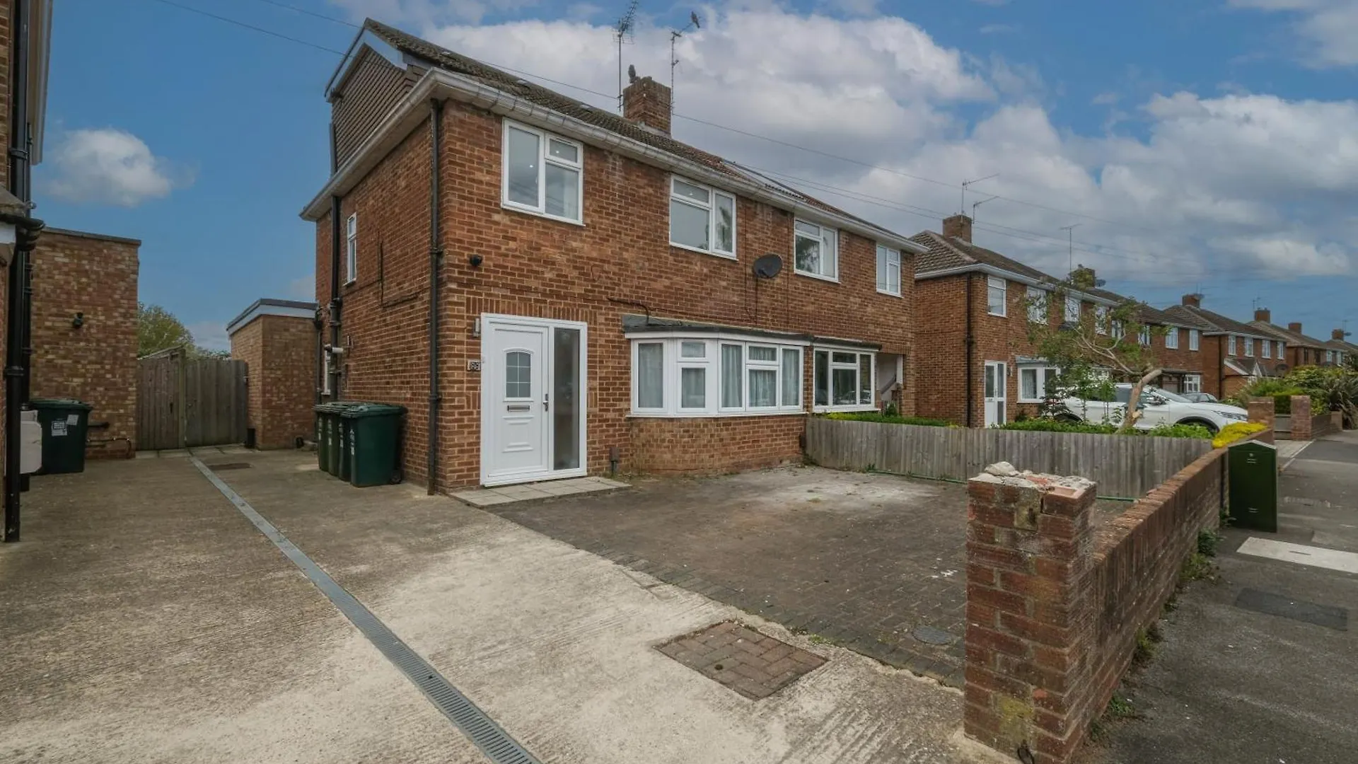 Holiday home Stylish 4-Bedroom, 2-Bathroom Home In Brightside Avenue Staines-upon-Thames