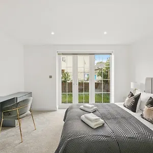 Drake House 3 In - Free Parking - Heathrow - Thorpe Park Staines-upon-Thames